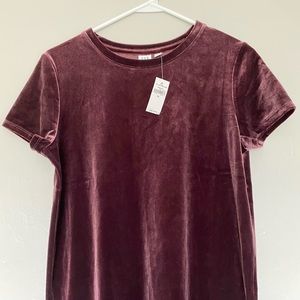 NWT Gap velvet t-shirt, eggplant color, XS